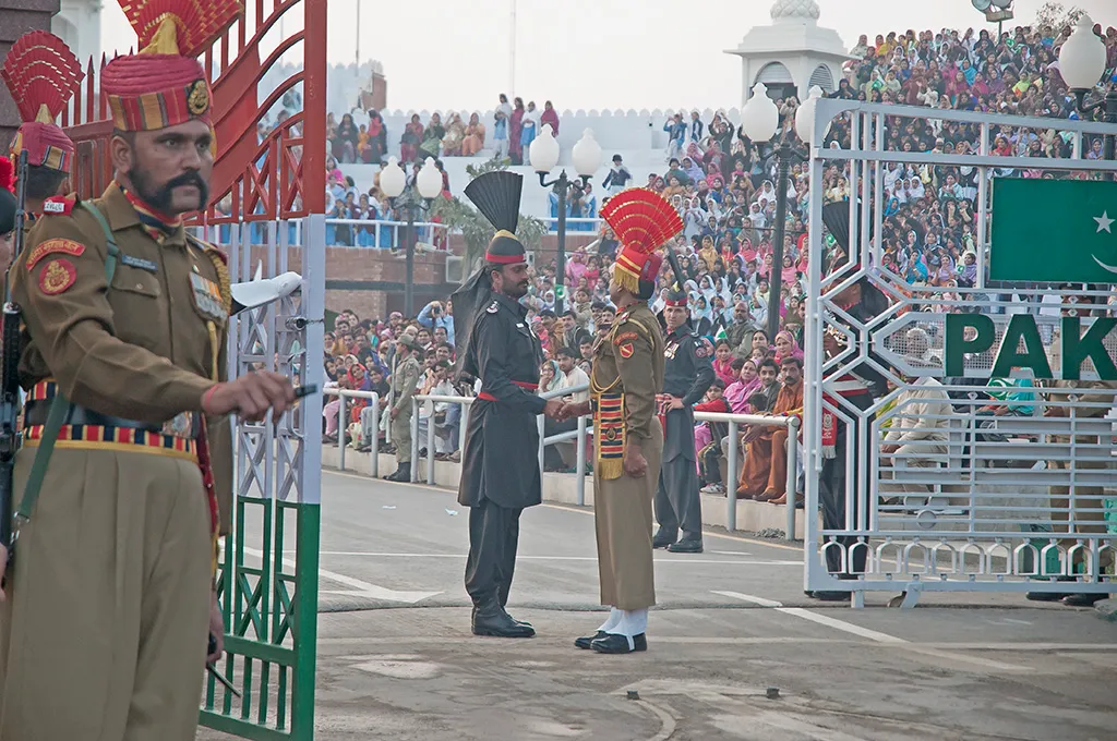 India-Pakistan border fence near Wagah (symbolic image) - jugti.com