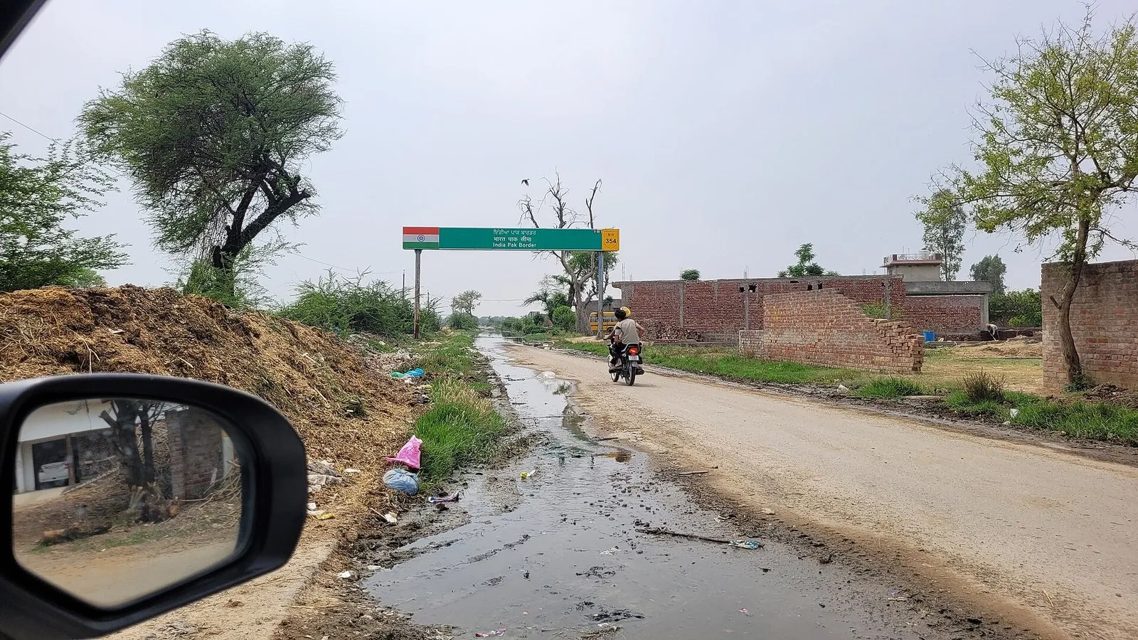 India-Pakistan border at Khem Karan