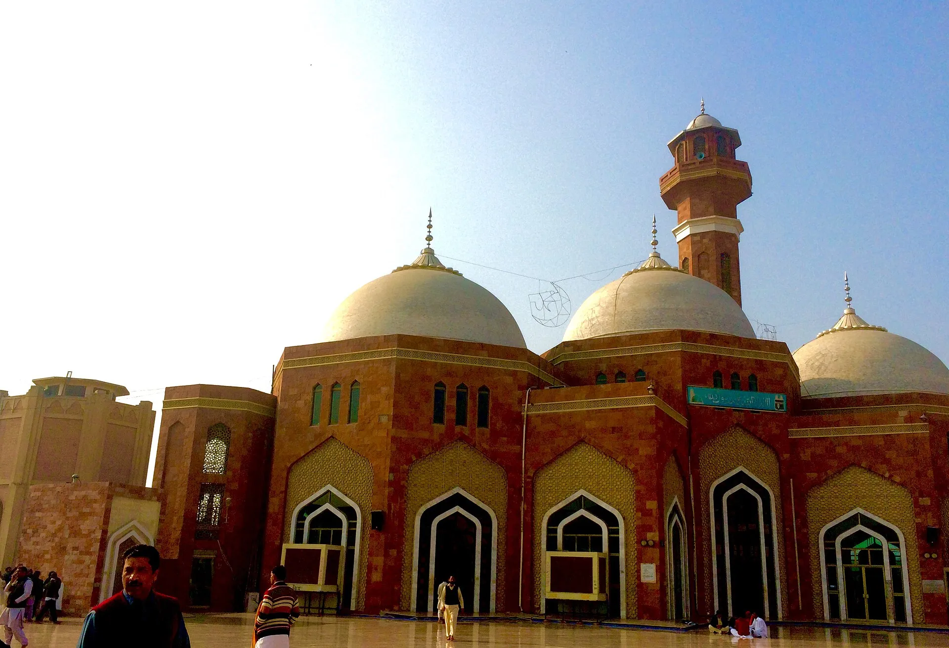 The mosque of the Baba Farid shrine complex at Pakpattan, with white domes